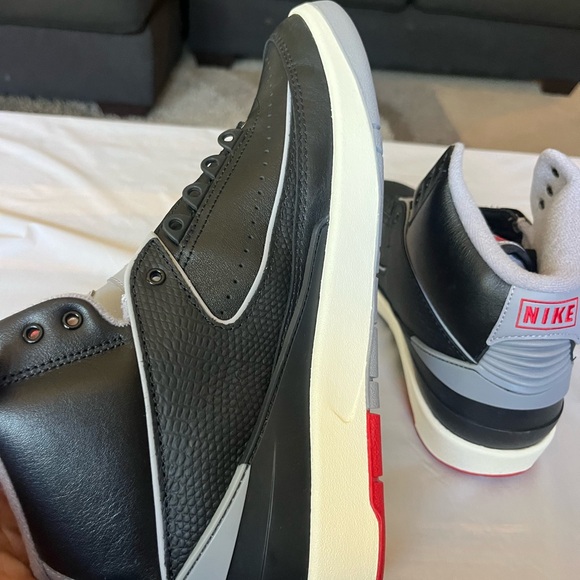 Nike Jordan 2 Retro - Picture 2 of 8